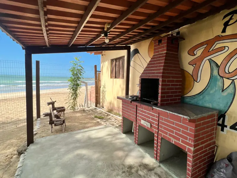 Piscina com tobogã e quiosques na Pousada do Farol